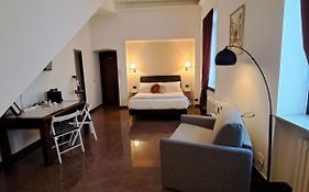 Palazzo Cusani Charming Rooms